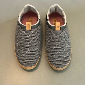 Like new Olukai slippers. Size 7, girls. So cute and comfy!